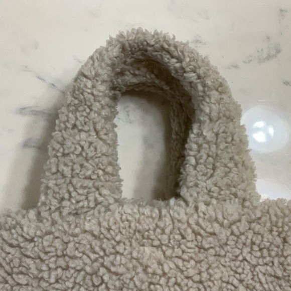 Aspen fluffy purse - Picture 2 of 8